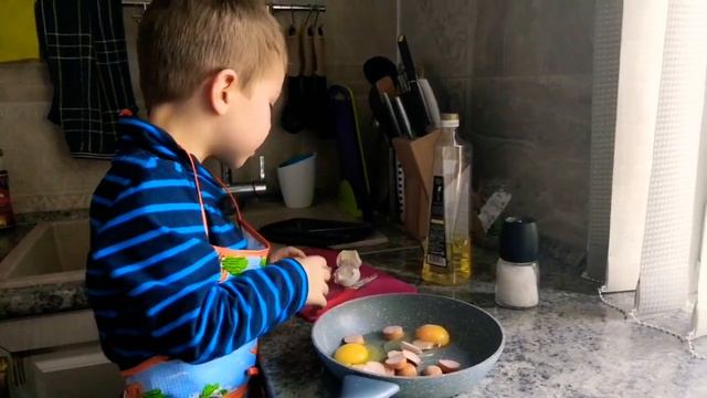 Яичница - БОЛТУШКА. МИША-КУЛИНАР. Рецепты для детей смотреть онлайн