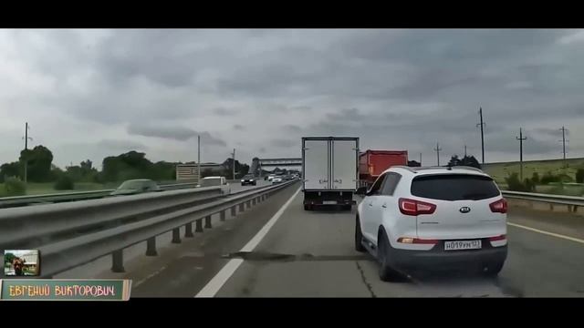 Автоприколы дураки на дорогах идиоты за рулем 15 августа 2023 года