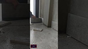 Как нарезать плинтус из плитки. Установка плинтуса