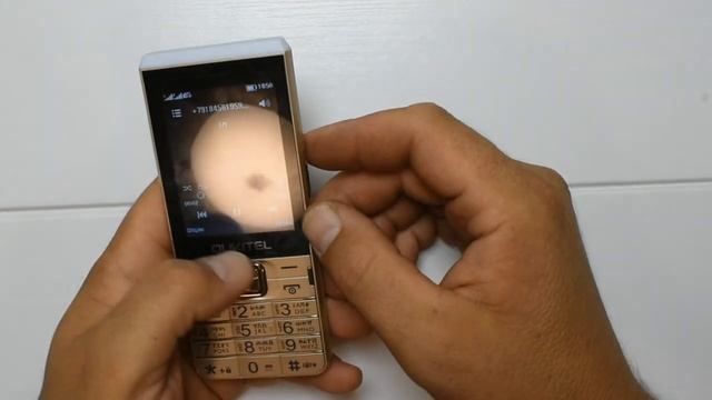 Телефон и ни чего лишнего. 3 SIM карты, фонарик и хороший проигрыватель MP3 смотреть онлайн