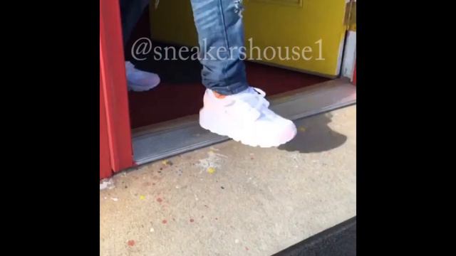 Nike Air Huarache меняют цвет на солнце смотреть онлайн