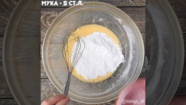 Легкий и понятный рецепт торта "Наполеон" со слоенными коржами и заварным кремом смотреть онлайн