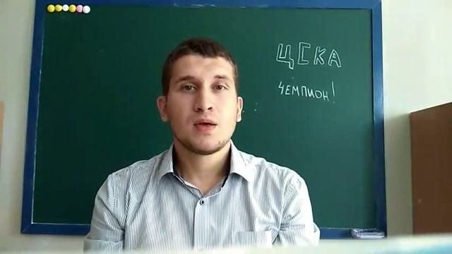 Учитель начальных классов записывает для своих учеников мотивирующие ролики