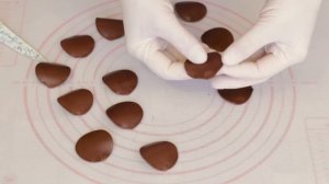 Как Сделать Шоколадную Розу для Декора Торта. Пластичный Шоколад для Лепки Цветов ✧ Ирина Кукинг