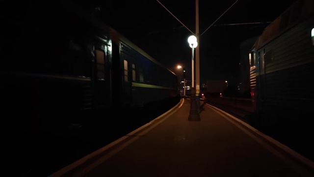 Редкая удача 🔥 ДС3-018 с поездом №076К Киев→Кривой Рог уходит со станции Киев-Пассажирский смотреть онлайн