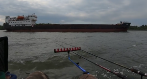 РЫБАЛКА ФИДЕРОМ НА ДОНУ. ПОГОДА НЕ ИСПОРТИТ РЫБАЛКУ. АКСАЙСКИЕ ПЛИТЫ. ЛОВЛЯ БЕЛОЙ РЫБЫ.