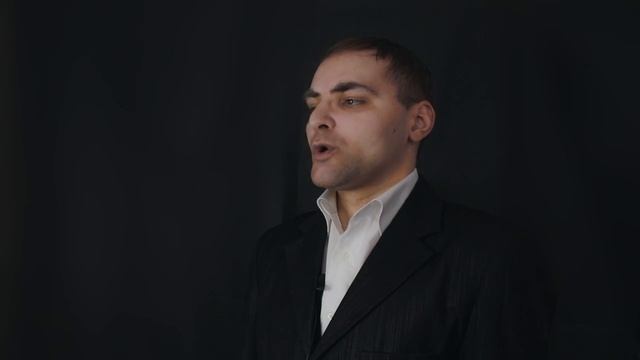 Роман Юркин читает авторское стихотворение "Великой Победе посвящается..."