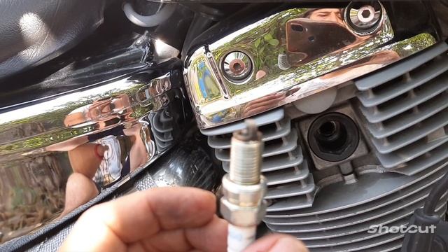 Honda Shadow Spirit 1100, revisión de bujías. смотреть онлайн
