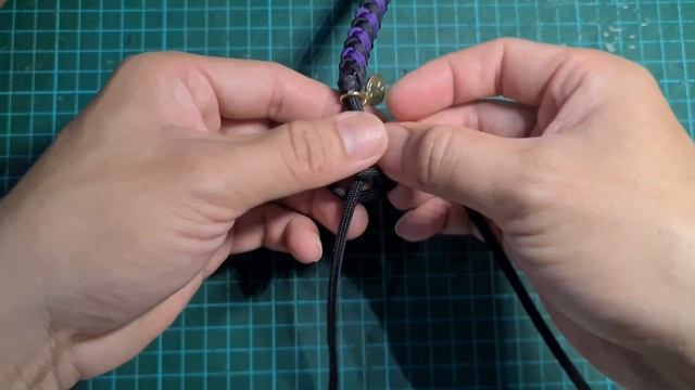 How to Make 4 Strand Round Braid Knot Paracord Bracelet with Diamond Knot using Flat Cord No Shackl смотреть онлайн