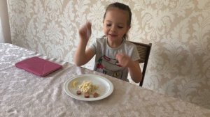 Как заставить детей кушать