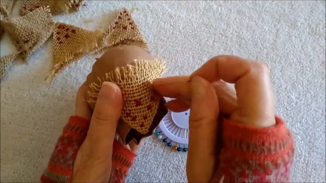 Шишка из мешковины. Поделки к Новому году.