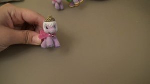 Пони игрушки. Лошадки филли. Катя открывает пакетики с лошадками филли ведьмочки.
