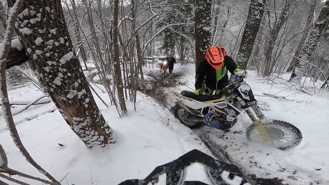 Первый снег. Петрошина KTM EXC 300 2022 Часть 2. смотреть онлайн