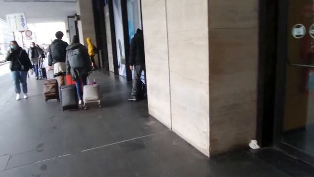 I БОМЖи ЖД Вокзал Станция Термини Рим Италия Бомж Homeless Termini Train Station Rome Italy 2021120 смотреть онлайн