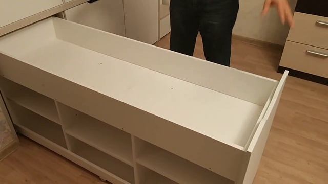 Подиум в нишу в однокомнатной квартире.