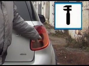 Замена лампы задних поворотников (P21W) в Suzuki SX4.