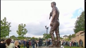 На Троекуровском кладбище открыли памятник Юрию Шатунову