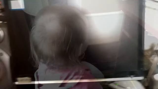 Защита от малышей) Наклеил пластиковые крышки на системный блок и музыкалку. Лайфхак для родителей смотреть онлайн