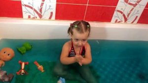 Развлечение для детей! Купаемся в ванной с шаром Баффи Купаем фиксиков и т д