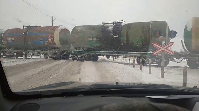 Как безопасно не переезжать железнодорожный переезд