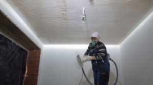 Механизированная шлифовка штукатуренного потолка перед шпаклёвкой