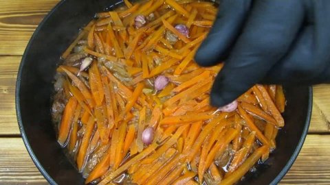 Рассыпчатый плов в сковороде: секреты приготовления