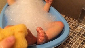 Купание реборна/ купаемся с реборном/ в ванне с реборном/ моем реборна