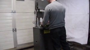 Электрогидравлический пресс, оснастка колоть кирпич.