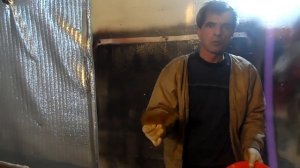 Продолжаем укладывать стеклоткань