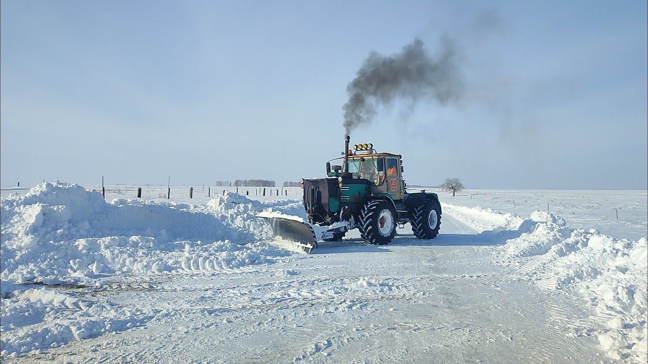 Дорогу в деревню замело.ХТЗ-150К Автодор в деле! смотреть онлайн