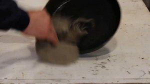 Нашел на чердаке старую чугунную сковороду. Привели ее в порядок. Результат порадовал