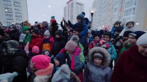 Дед Мороз во дворе «Югорской звезды»