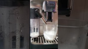 Delonghi Magnifica Evo avec LatteCrema Cappuccino