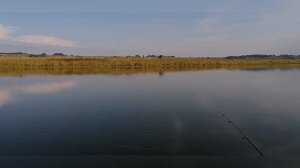 ЛОВЛЯ КАРАСЯ С РЕЗИНОВОЙ ЛОДКИ НА ПОПЛАВОЧНУЮ УДОЧКУ!!! В  АВГУСТЕ!!!