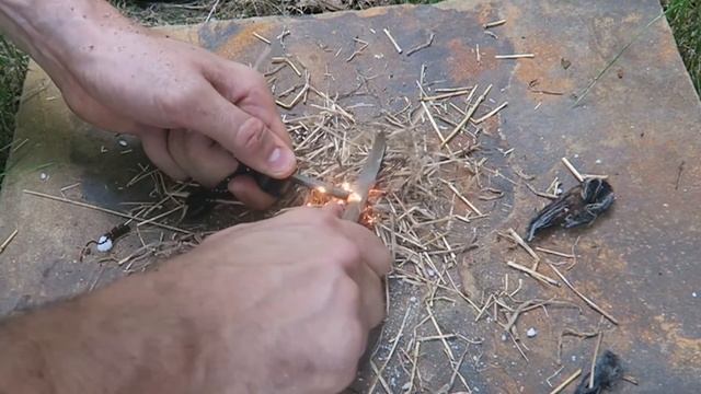3 Camping Knifes Built-in Fire Starter put to the Test! смотреть онлайн