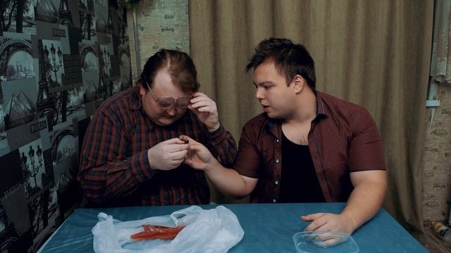 ПРОБУЕМ ЖИВЫХ ТАРАКАНОВ