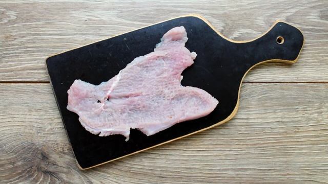 Рулет из индейки с яйцом в духовке