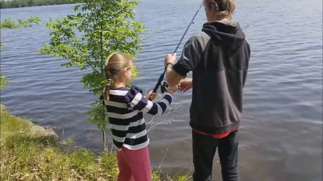 Смешная детская рыбалка в Америке! Подарки и песня Многодетная семья Савченко смотреть онлайн