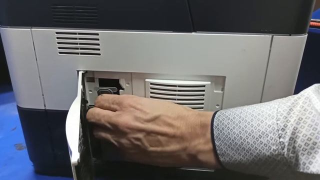 Kyocera FS4200DN очистка отработанного тонера смотреть онлайн