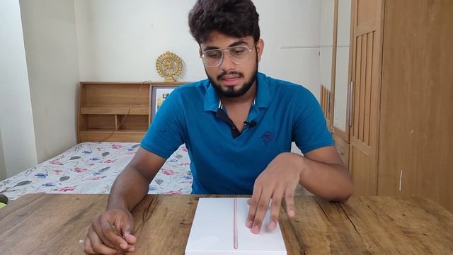 iPad 8th Generation Unboxing and First Impressions [Hindi] смотреть онлайн