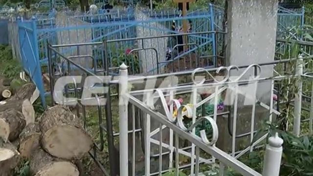 Смотрите в 19.00: во время благоустройства кладбища подрядчики разрушили десятки могил.