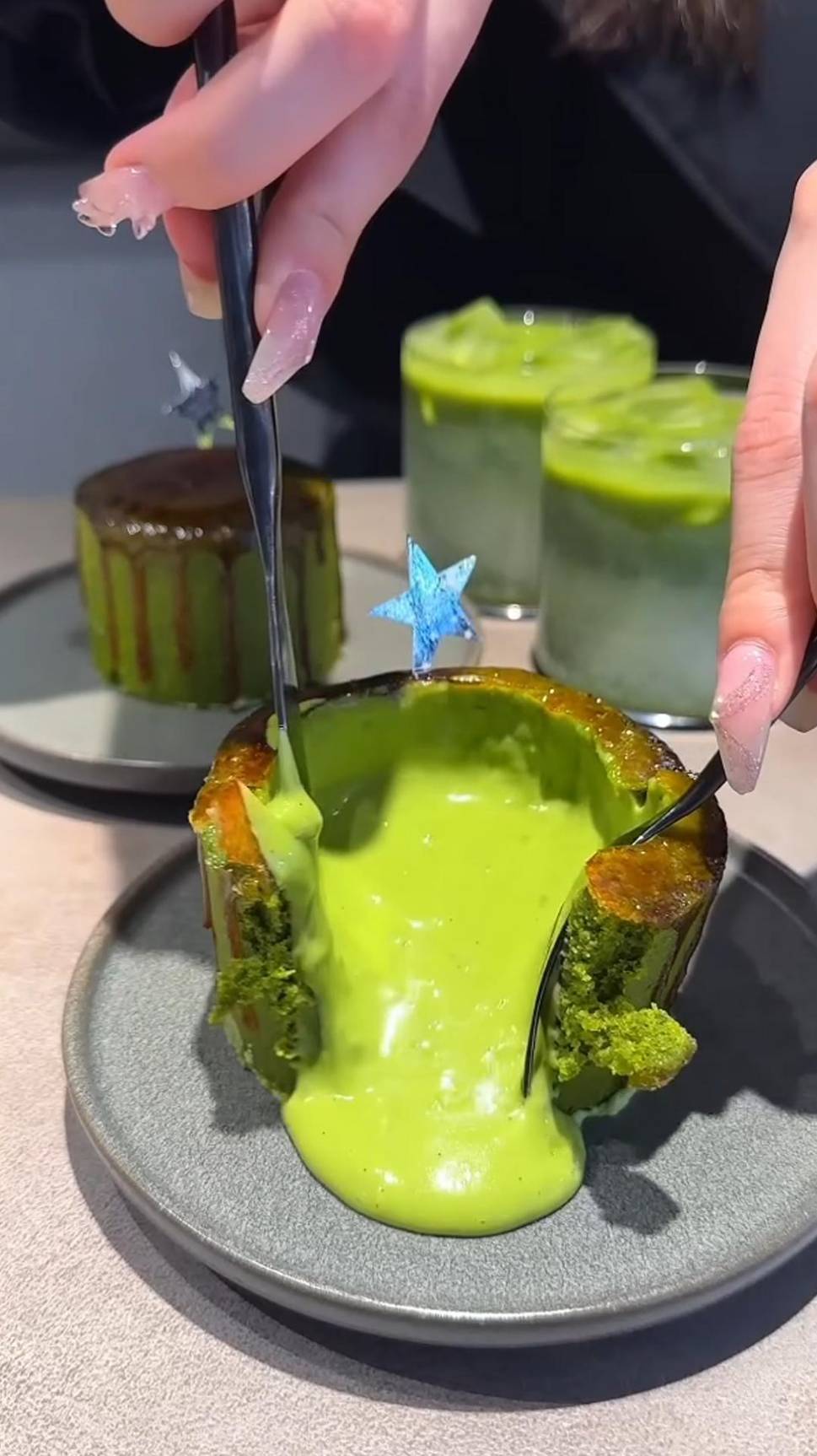 Многослойный пирог с карамельной шапкой #shorts #пирог #карамель смотреть онлайн