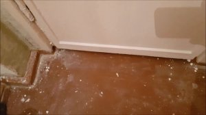 Штукатурю выбоины и щели в стене прихожей. Ужасная смесь песко-цемента!(Ремонт хрущёвки)