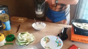 Тушеные кабачки в сметане. Пальчики оближешь!