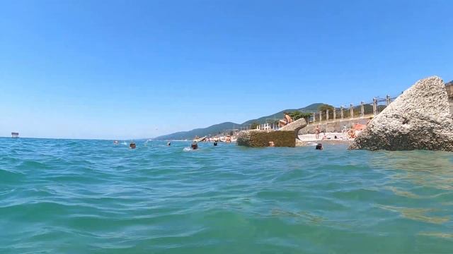 Купаются и ныряют!  Лазаревское июль 2021.?ЛАЗАРЕВСКОЕ и Я смотреть онлайн