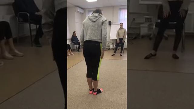 Танцевальный терапевт знакомится с клиентом