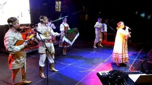 «Гляжу в озера синие».
 Ансамбль русской песни "Ярило" Стаса Назарова.