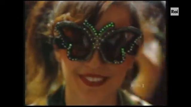 ENZO TORTORA E L'INVENTORE DEGLI OCCHIALI A DIODI LED (PORTOBELLO 1981) смотреть онлайн