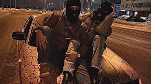 Грязными надеждами жирный коп озарял свой блок✵