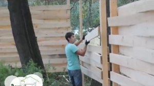 Забор из дерева плетенка